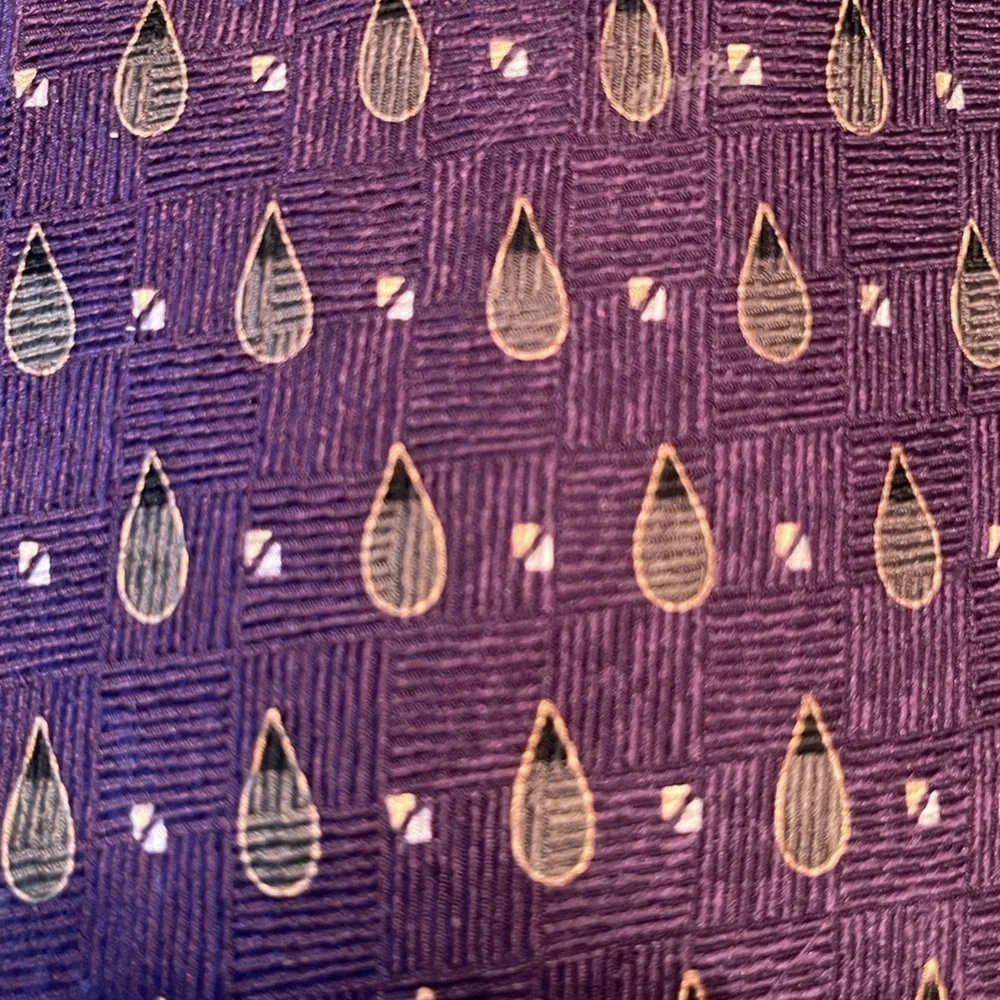 💜Purple BILL BLASS Vintage Patterned Men's Tie. Pure Silk. Made in Costa Rica